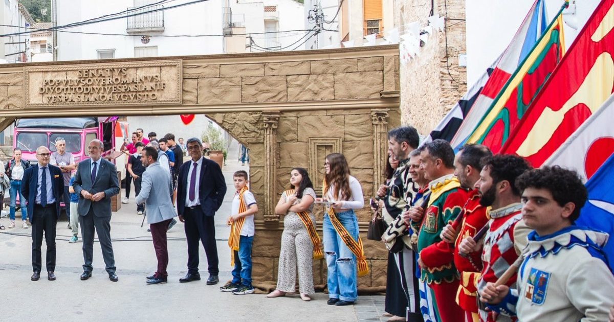 El conseller ha considerat "impressionant" que un municipi "tan petit" com Tivenys tingui "la força, la voluntat, les ganes i l'experiència" per organitzar un certamen d'aquest tipus.