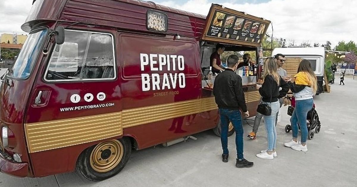 El programa inclou activitats culturals amb actuacions de dansa per al Dia Internacional de la Dansa, concerts musicals dels grups del Casal de la Música i ambientació musical de Recol·lectors de Vinils durant tots dos dies.