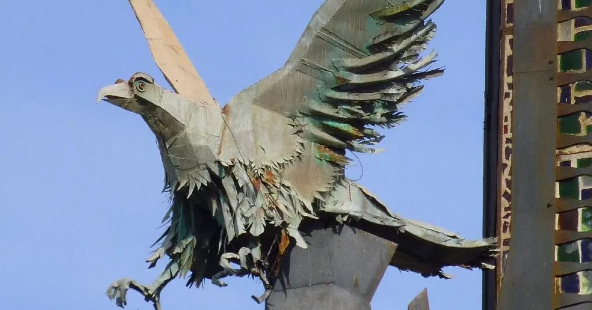 El TSJC va desestimar els recursos sobre la modificació del POUM i descatalogació del monòlit presentats per entitats d'ultradreta, consolidant la pèrdua de protecció del monument.