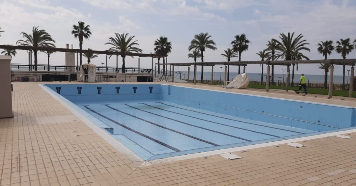 L'equipament permet una entrada i sortida segura de l'aigua per a persones amb mobilitat reduïda, discapacitat física o en procés de recuperació.