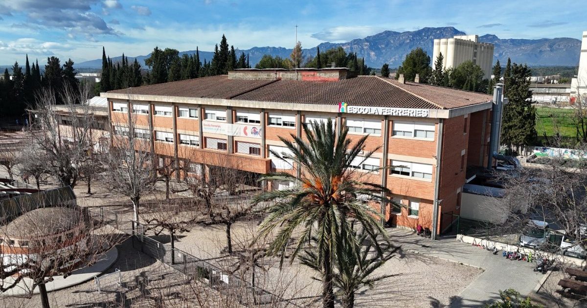 L'Escola Ferreries de Tortosa organitza la IV edició del Passeig Literari coincidint amb Sant Jordi, el 23 d'abril, al pati de l'escola