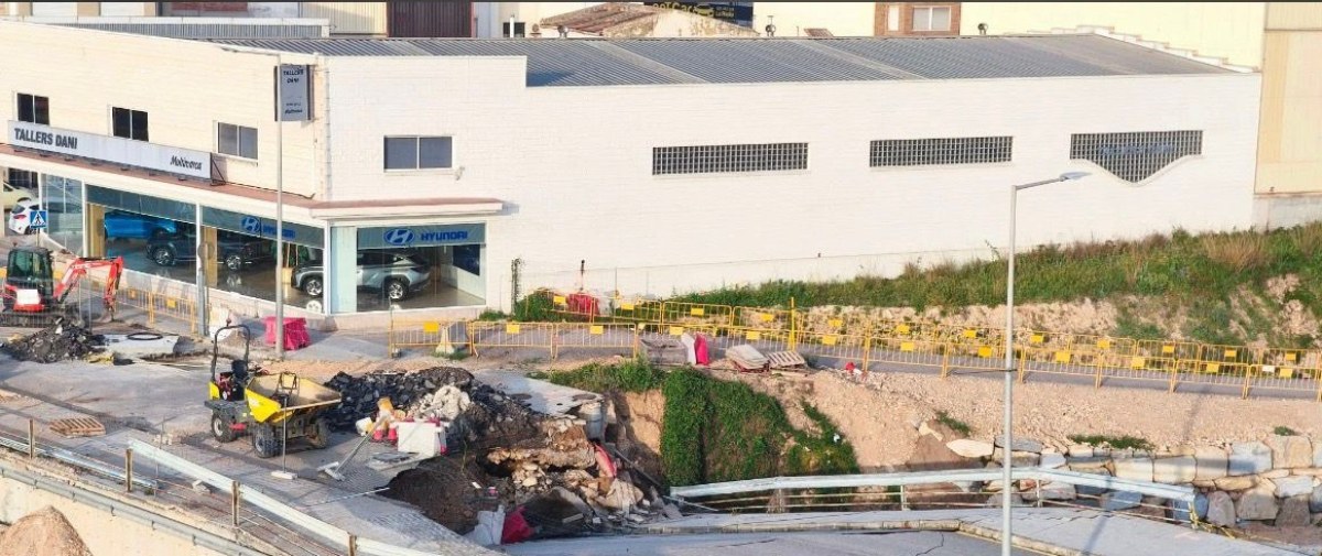 El pont estava en reparació pels danys ocasionats per les inundacions de la tardor anterior, la qual cosa suggereix possibles deficiències estructurals.