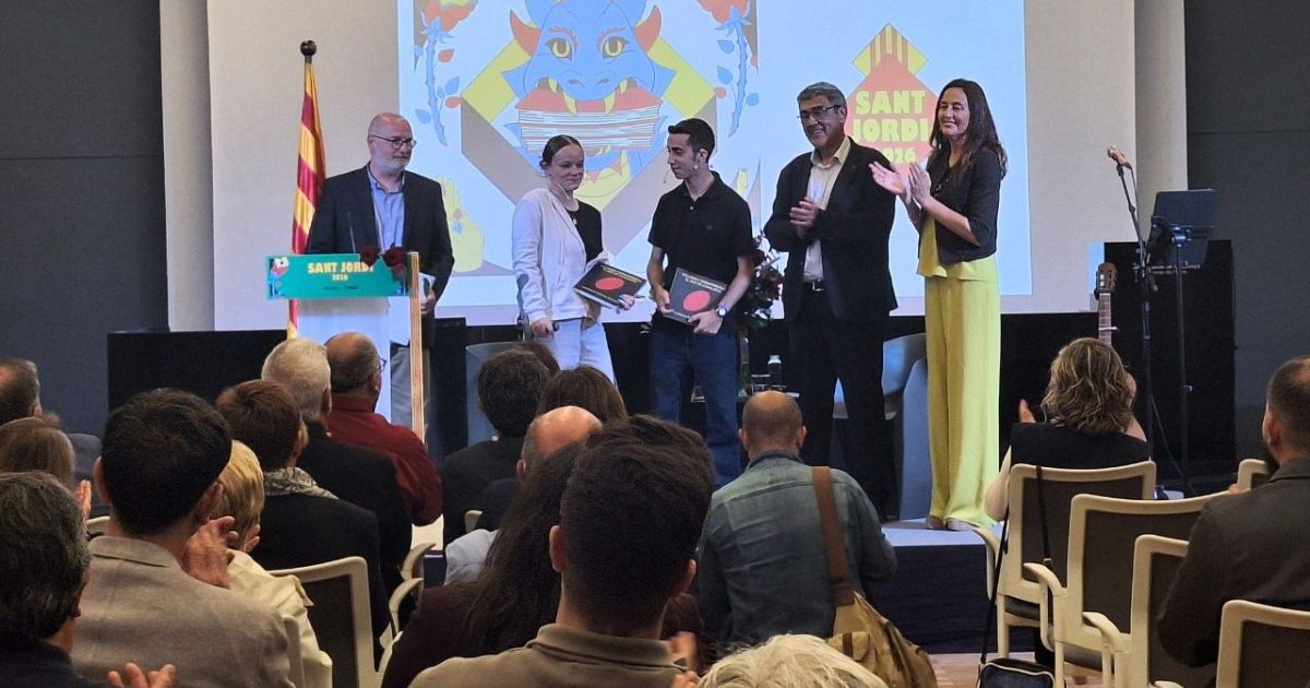 Mar Lleixà, alcaldessa de Tortosa, va fer "una crida a viure un Sant Jordi que ens recordi allò que ens uneix com a poble: paraula, cultura i identitat".